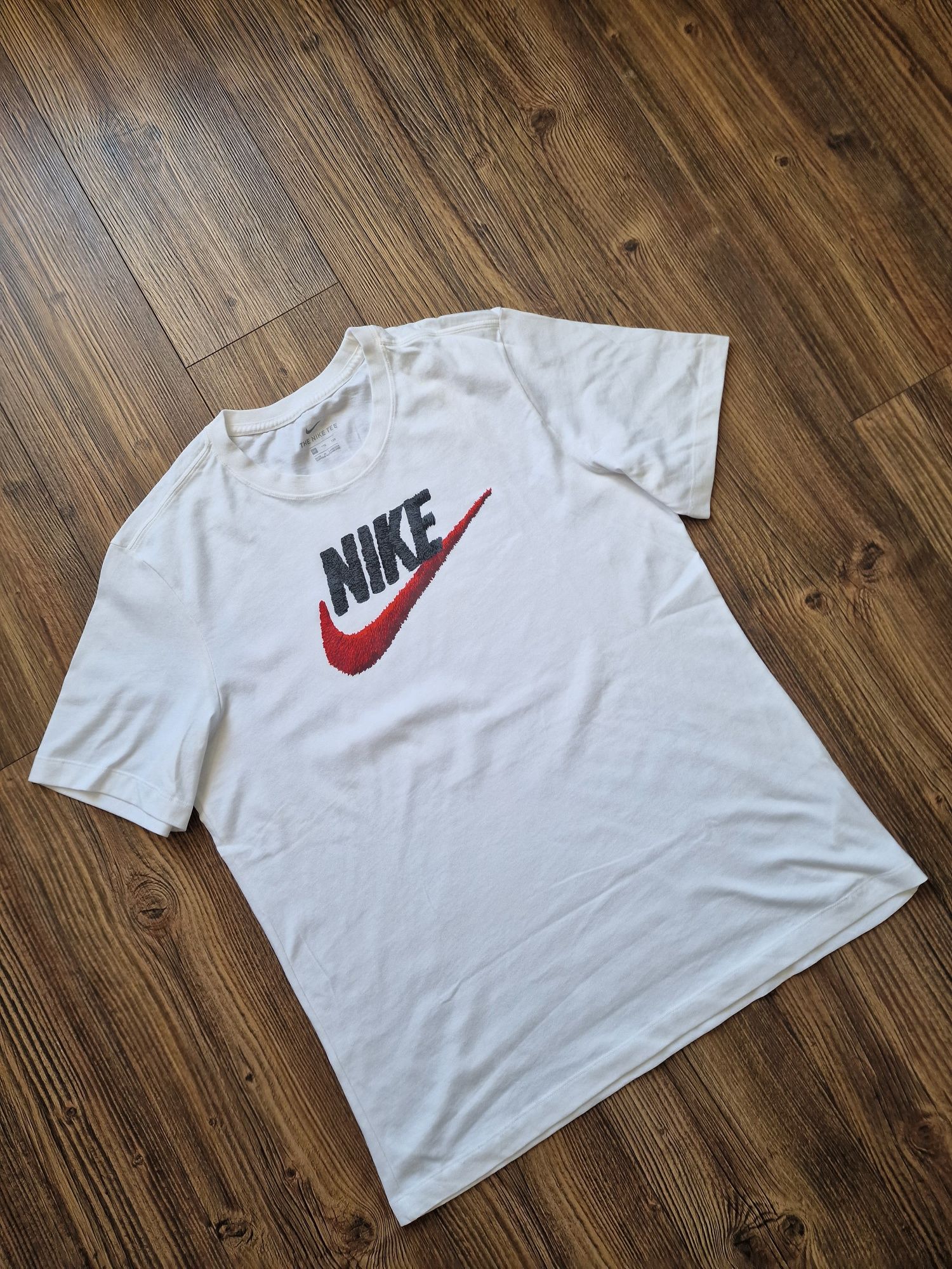 Страхотна мъжка тениска NIKE  размер 2XL