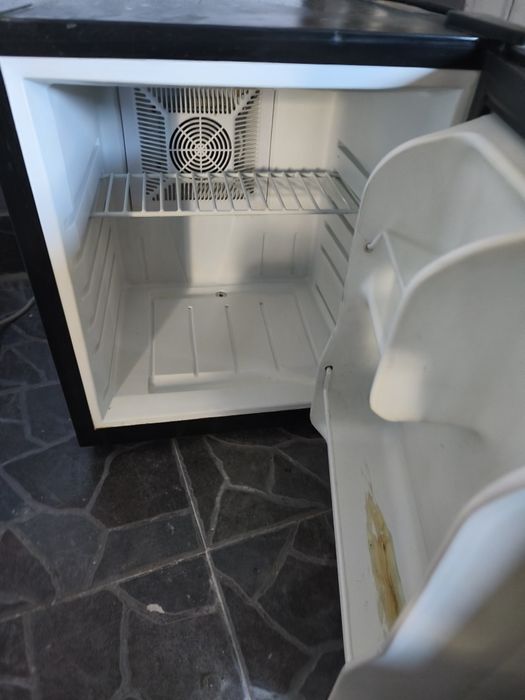 Vând minibar/frigider Everglades