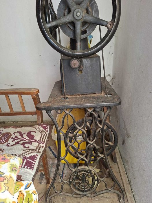 Masina de cusut SINGER