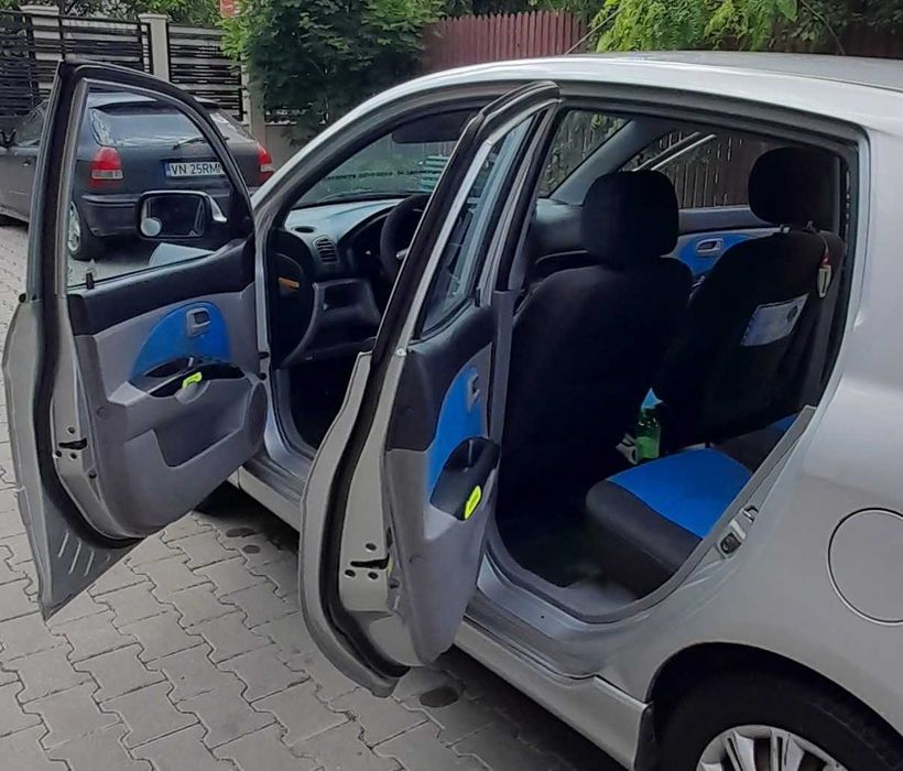 vand kia picanto benzina