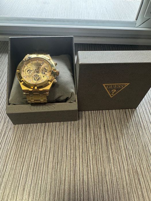 Ръчен часовник Guess