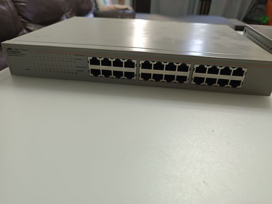 Allied telesis AT-GS900/24 si hp procurve 21/24 j4868A switch