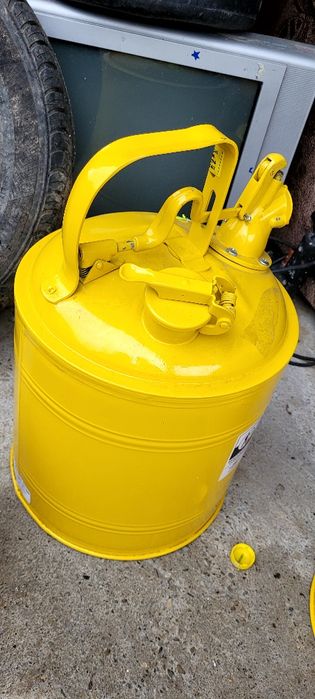 Canistră combustibil