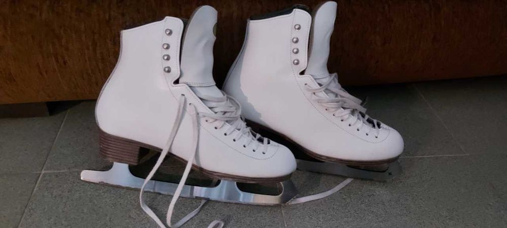 Patine dama marimea 38, pentru patinaj artistic