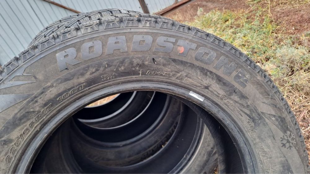 Резина Roadstone зимняя
