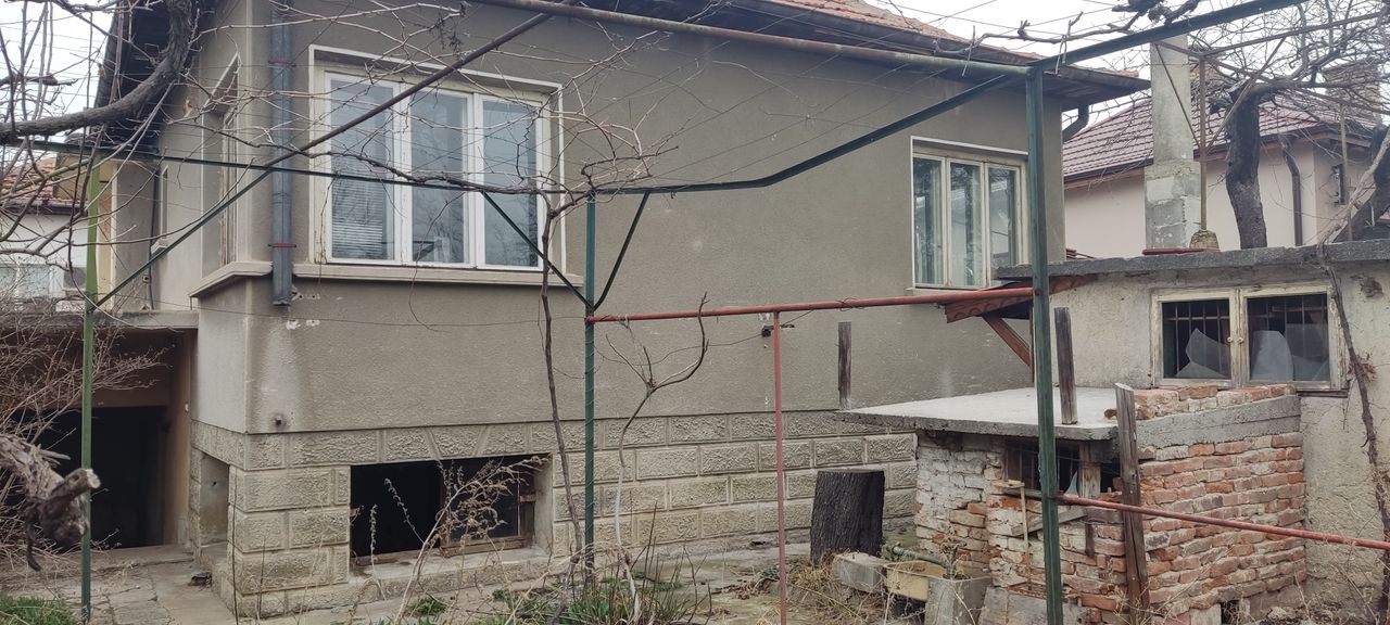Продава се Къща в Казанлък - 140 кв.м за 710 €/кв.м - Снимка #1