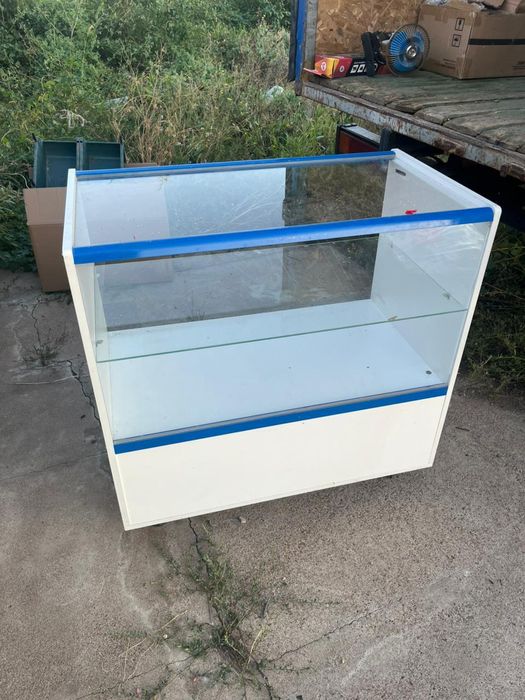 Продам горку российская  произ -во г Самара .столы крепкие и витрина