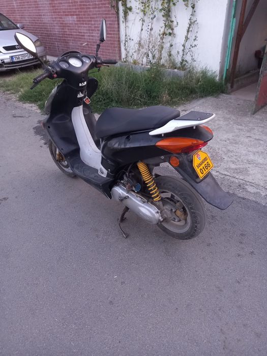 Vând scuter 4.9 Honda