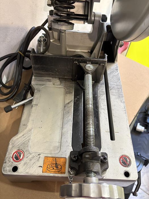 Отрезна машина Makita LC1230