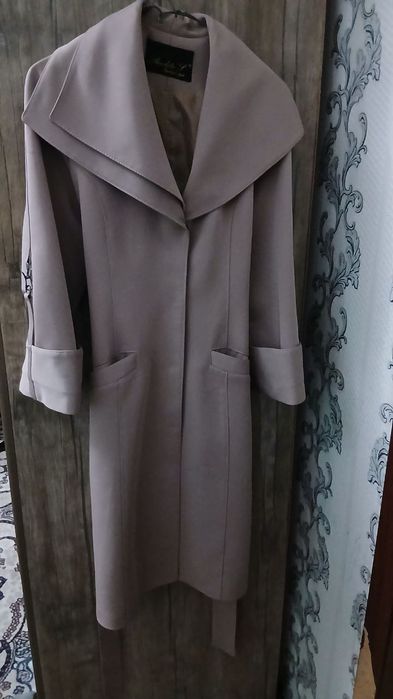 Plash sotiladi xolati yaxshi kop kiyilmagan toza holatda. Razmer 52