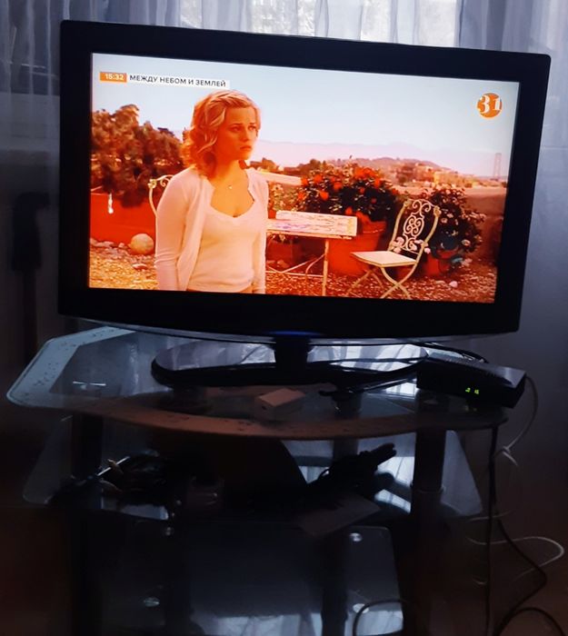 Продам телевизор с подставкой рабочий.
