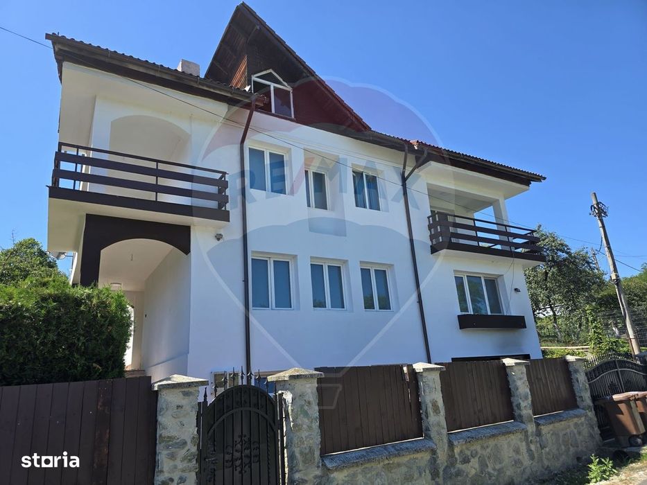 Casă / Vilă cu 4 camere de vânzare