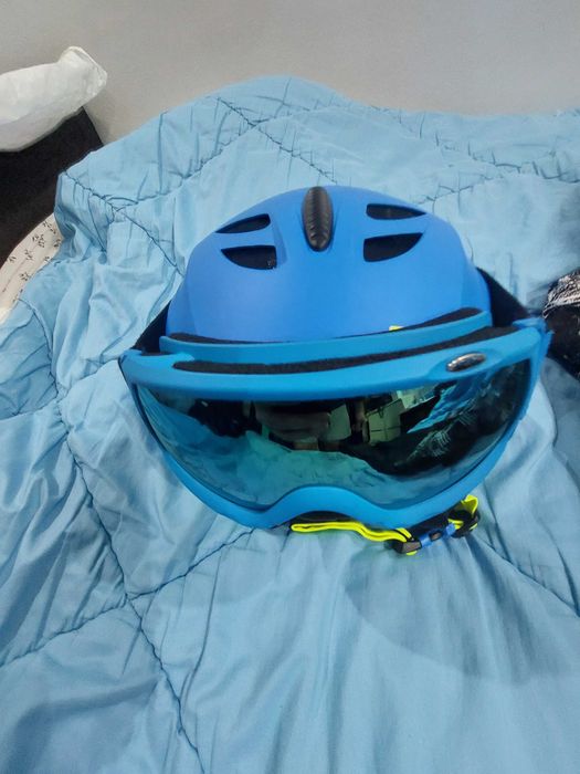 Casca pt schi pt copii si ochelari marca NEVICA