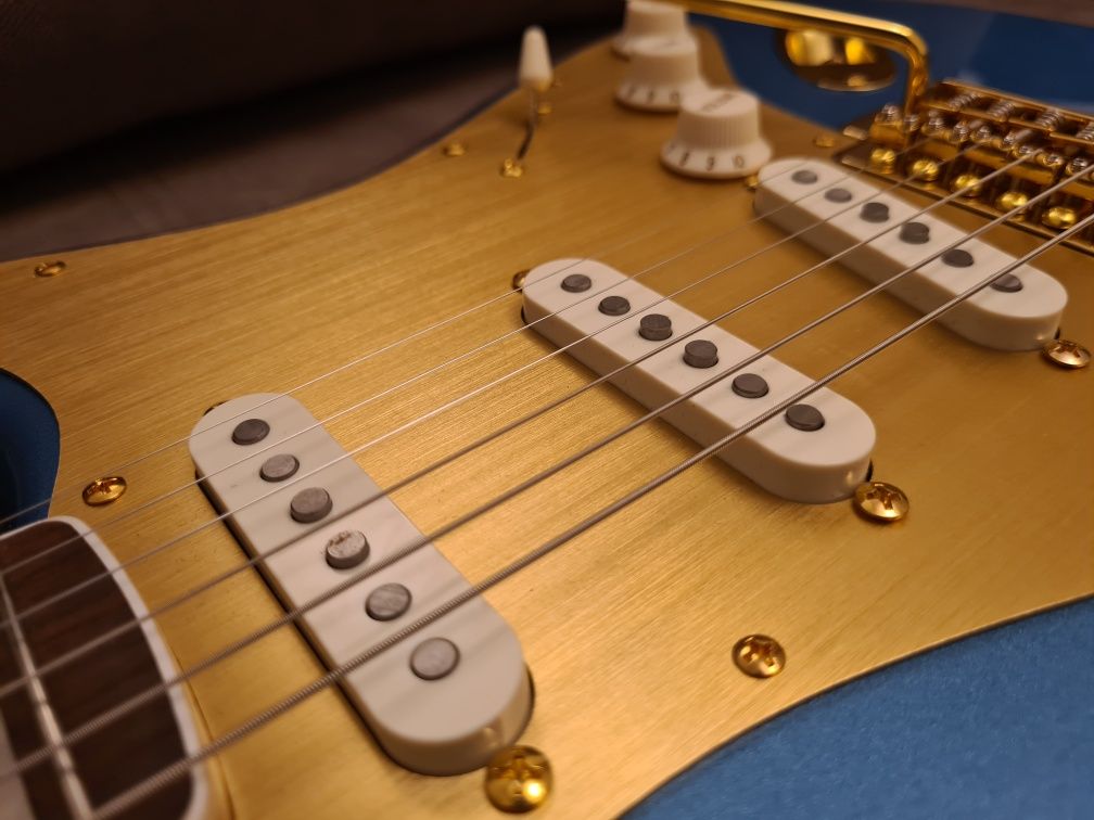 Squier Stratocaster 40th Anniversary Gold Edition