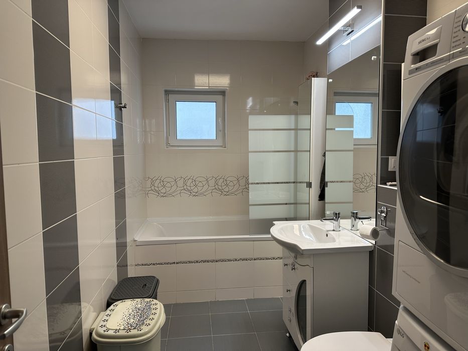 Vând apartament 3 camere decomandat