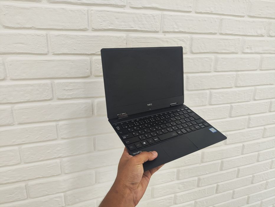 Noutbook NEC yaponski i7