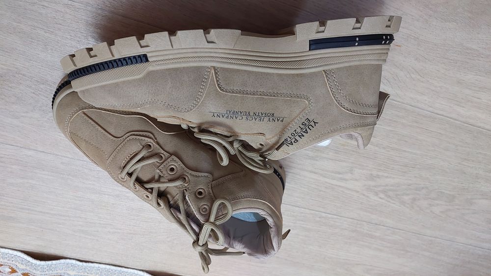 Продам новые ботинки мужские