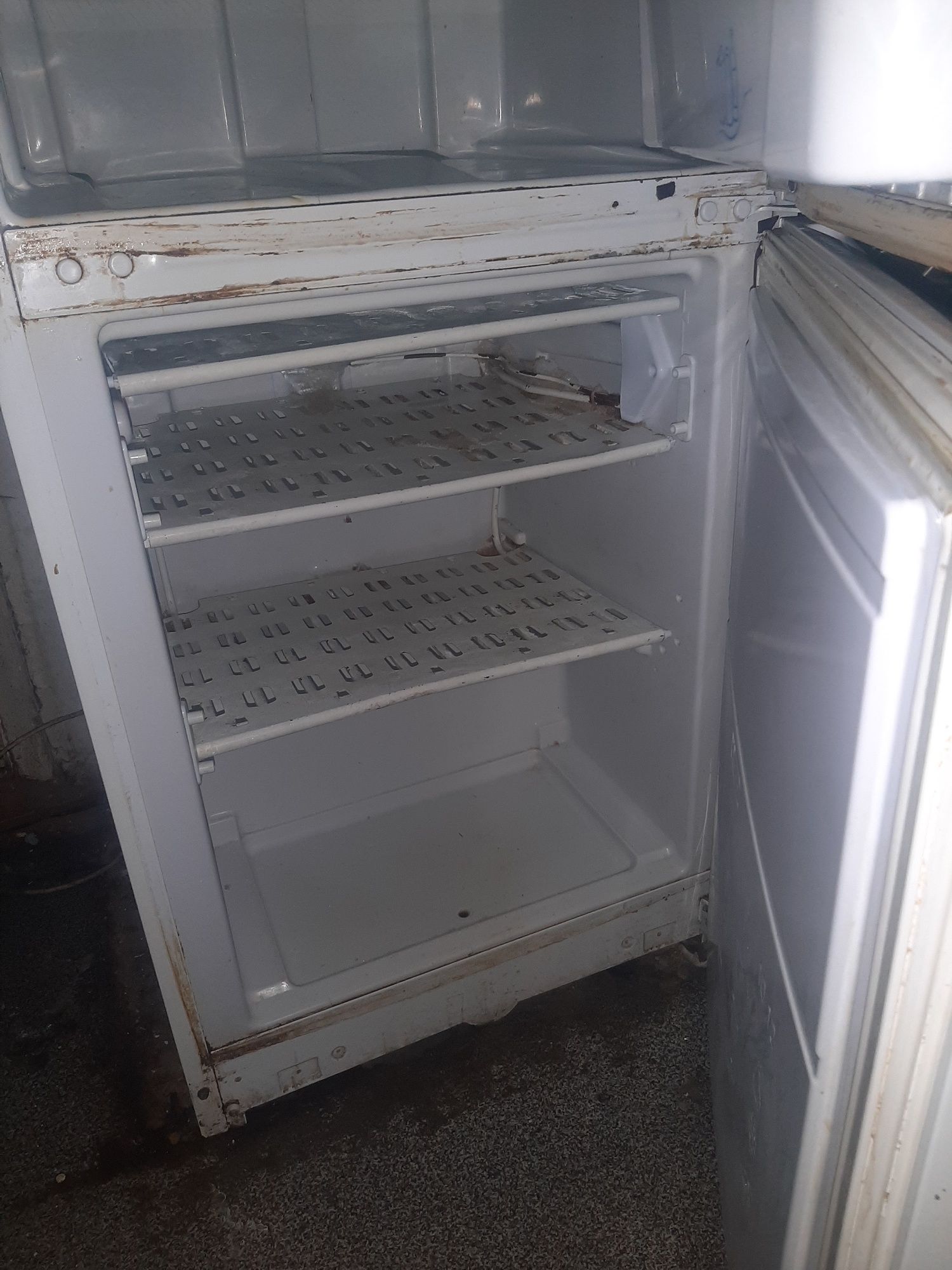 Холодильник буу Индезит