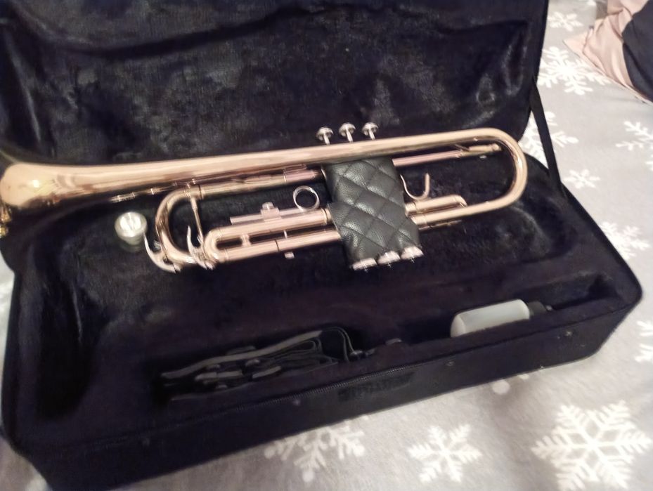 Висококачествен Тромпет  с куфар