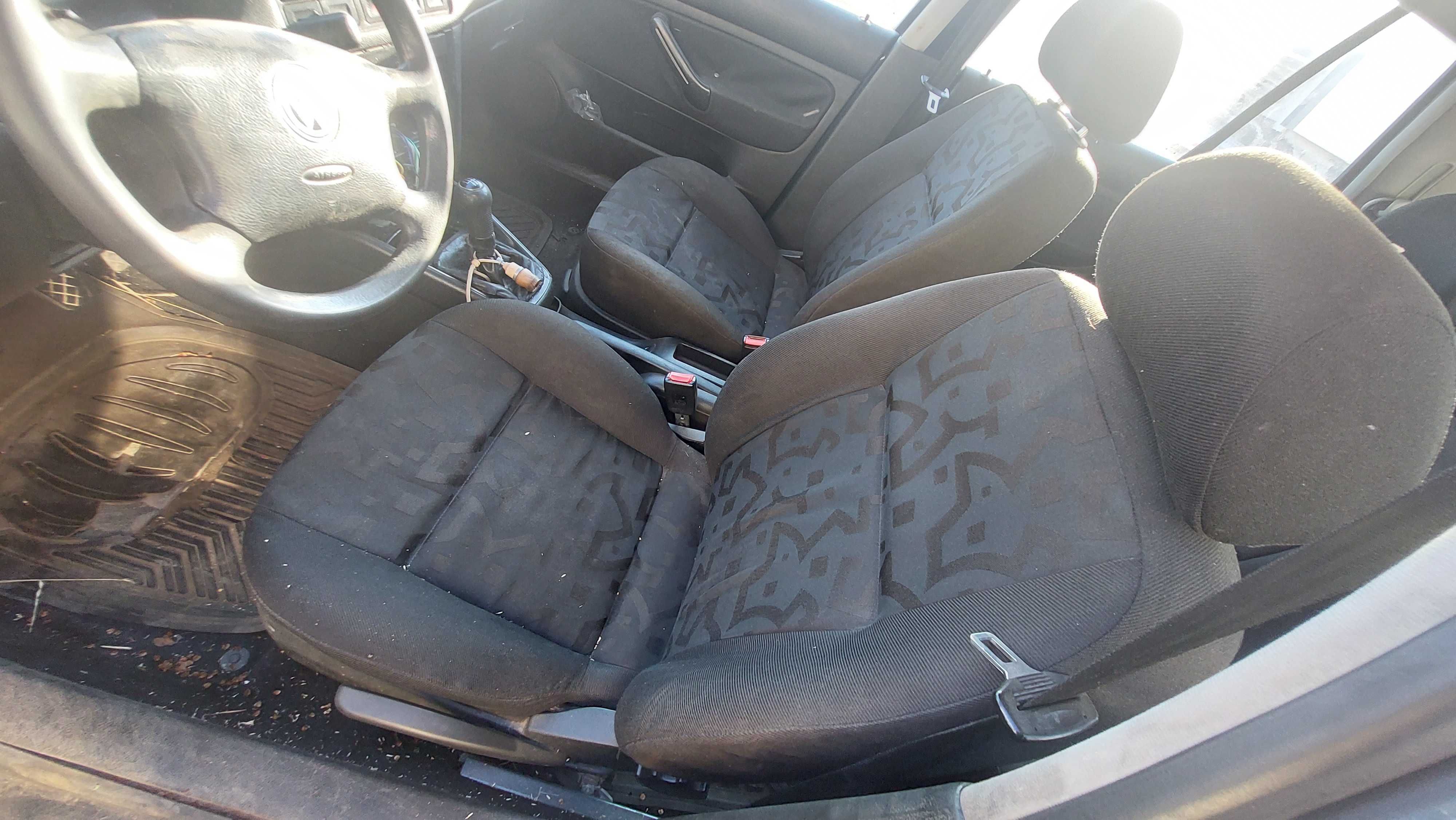 VW Golf 1,9 TDI , Фолксваген Голф 4 на части! 
Май 2000