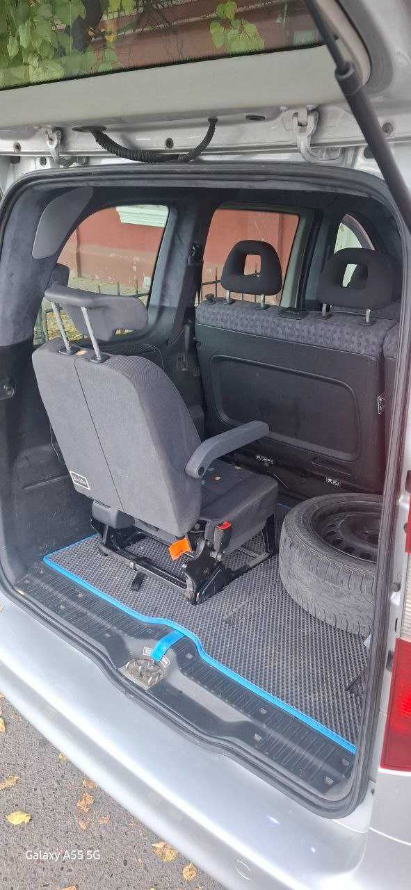 Mercedes-Benz Vaneo 2003г. Просторный минивэн для семьи и бизнеса