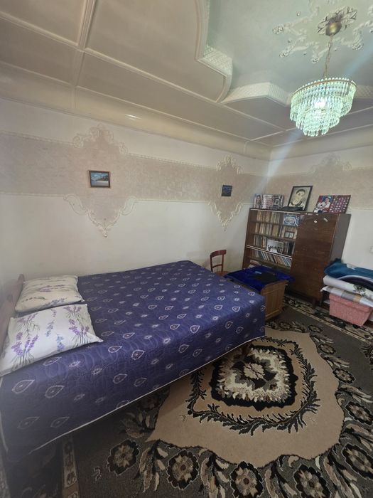 Кибрай Уймовут маҳалласида 8 хона 7 сотихли уй сотилади.