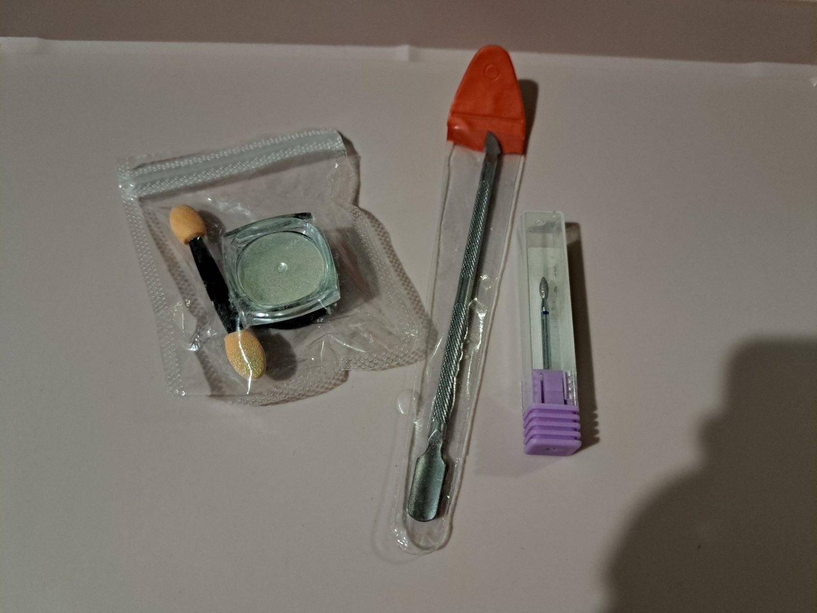 Подаръчна кутия за маникюр с гел лак, UV лампа и подарък