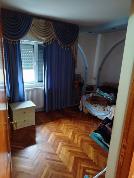 Vând apartament cu 3 camere