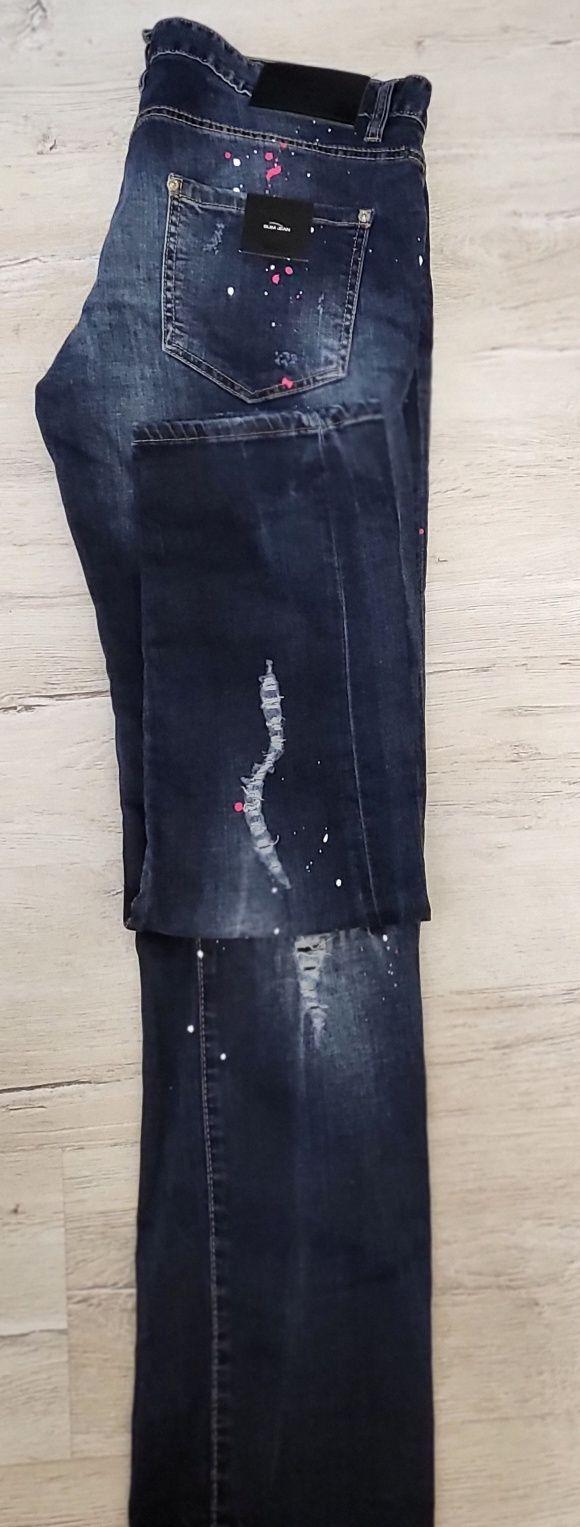 Vând blue-jeans  DSQUARED BARBAT