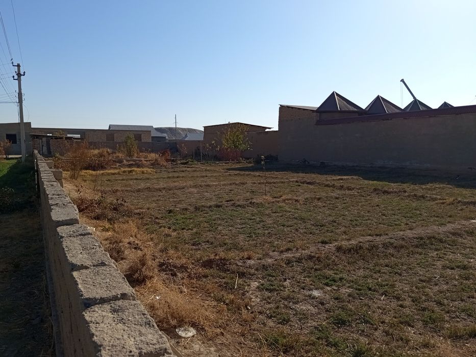 Xamro bobo tuyxona orqa tomonida yer sotiladi  qulayliklar svet gaz bo