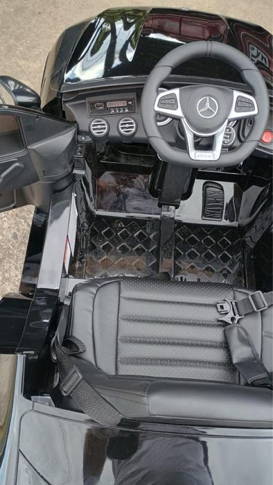 електрически автомобил Mercedes Benz GLC63S