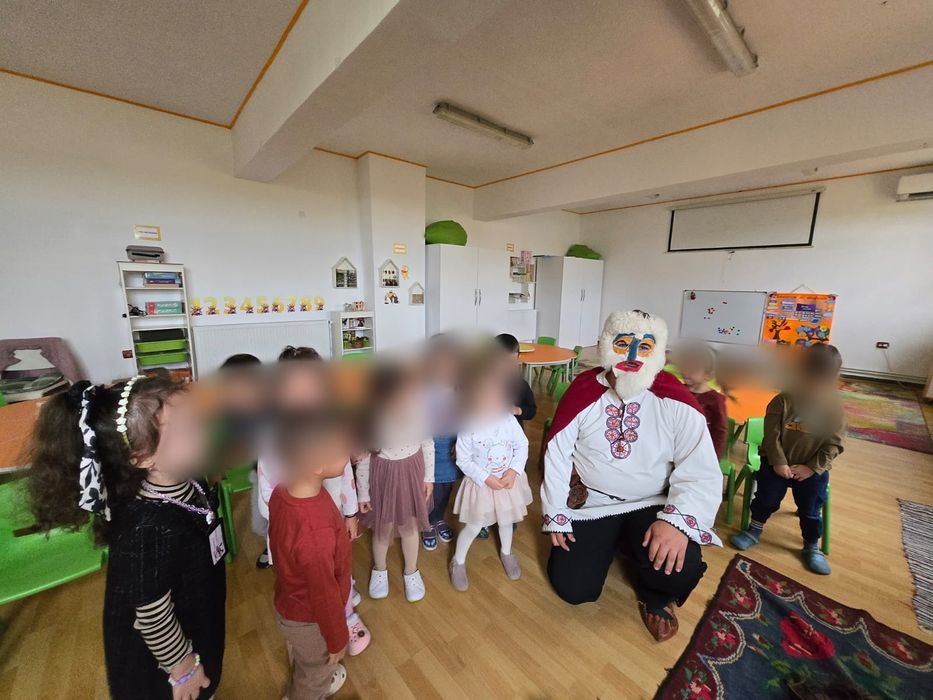 Măști tradiționale românești din blana naturala de oaie lucrate manual