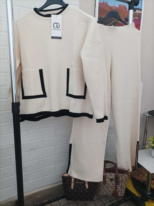 Дамски блузи и тениски