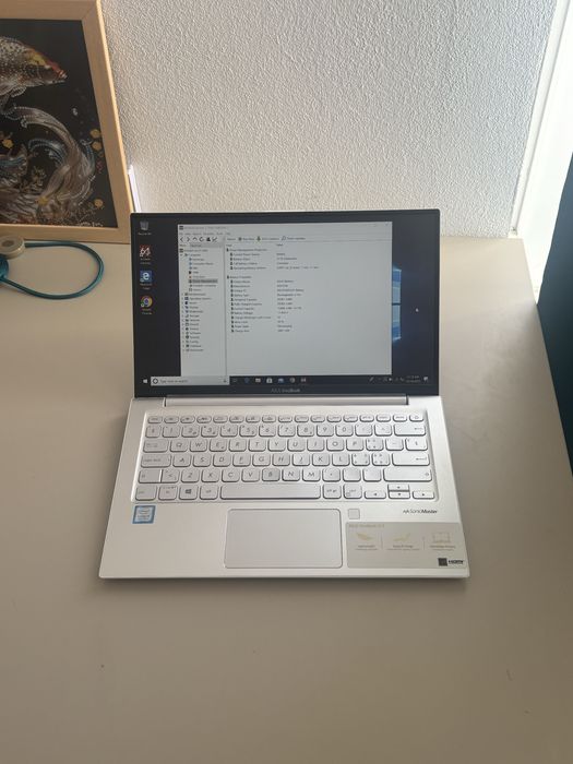 Asus VivoBook S13.. procesor i5-8th gen.. display 13,3” Oled..