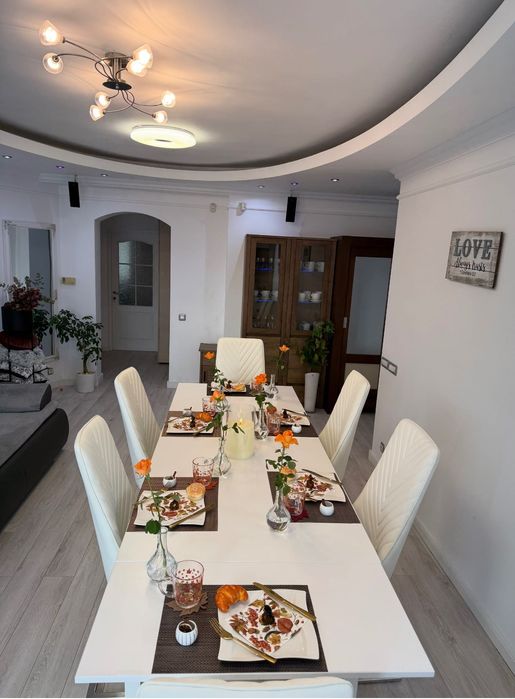 Masa extensibila pentru 12 persoane!