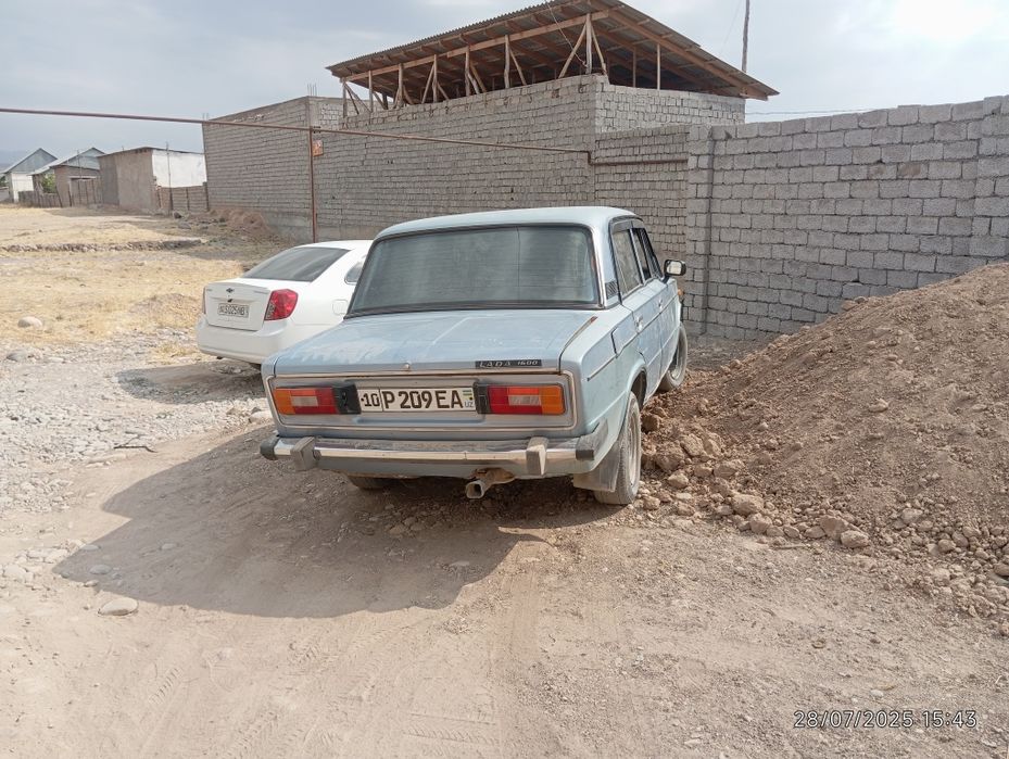 Vaz 2106 mashinasi sotiladi