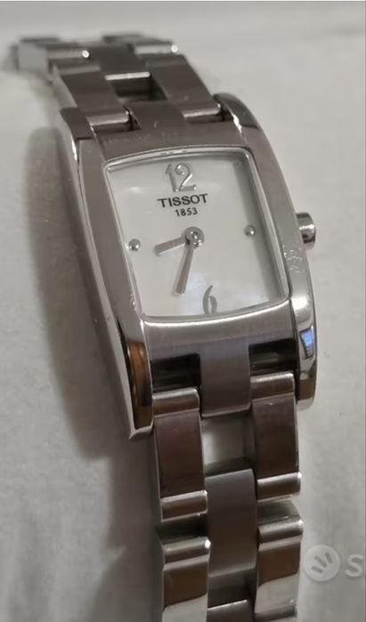 Часовник Tissot.