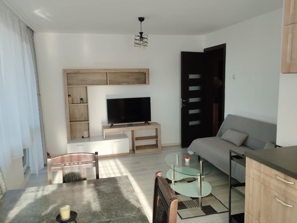 Дава се под наем Тристаен апартамент в Бургас, Център - 80 кв.м за 459 € - Снимка #3