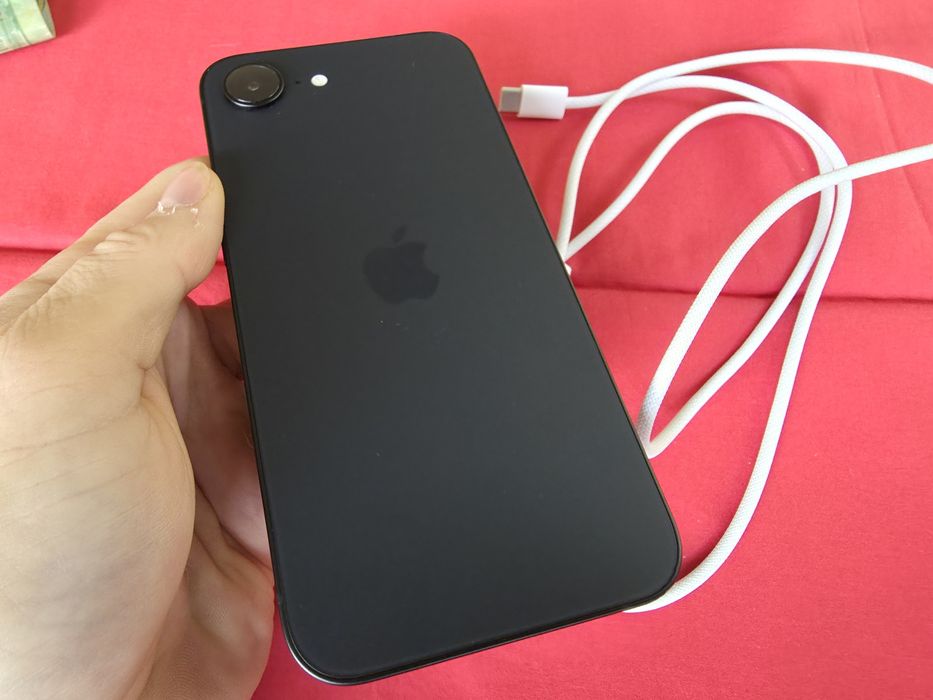 -Iphone 16e, Nou, 128Gb, 8Ram, 6 cicluri incarcare, nefolosit, nefolos