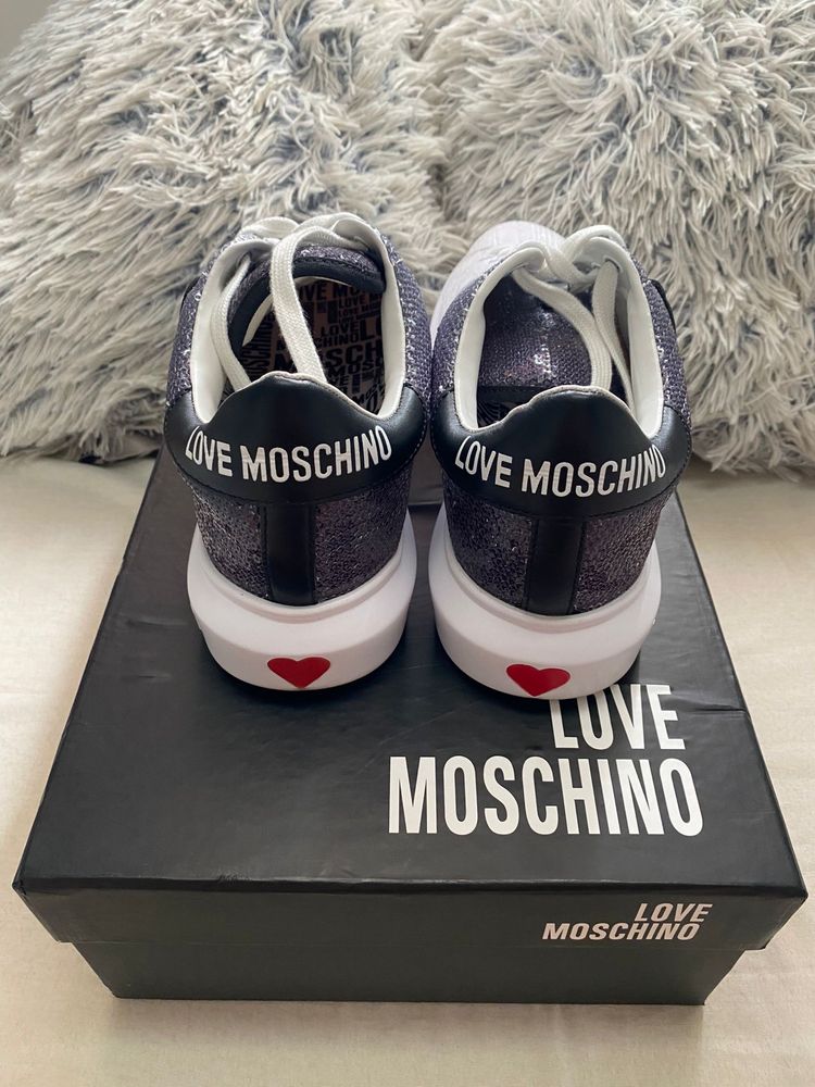 Vand adidași love Moschino NOI