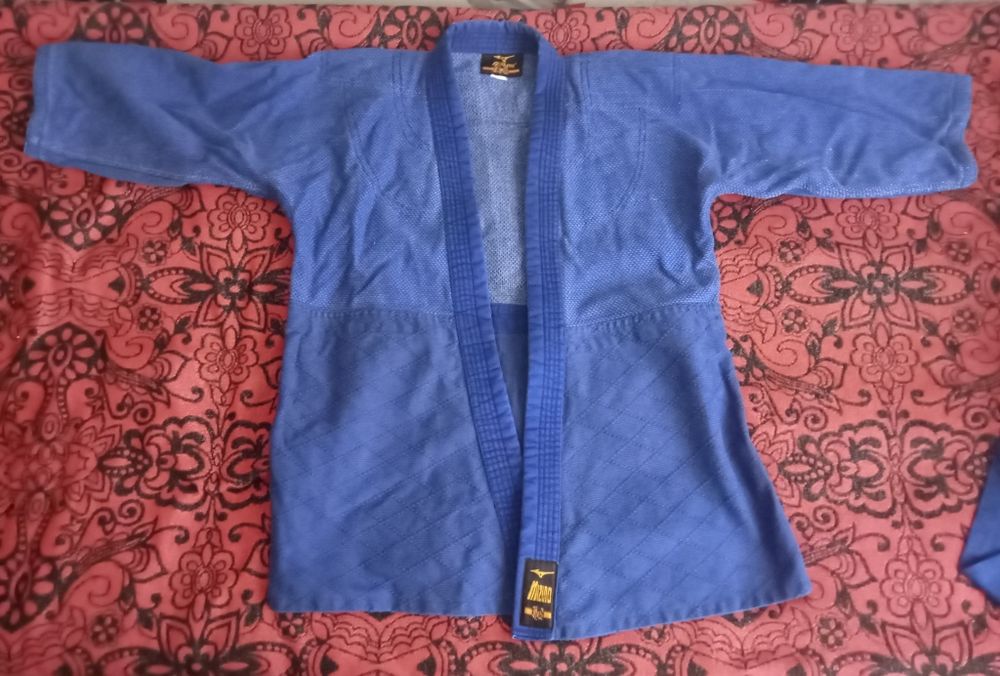 Продам кимоно недорого 3/160 размер