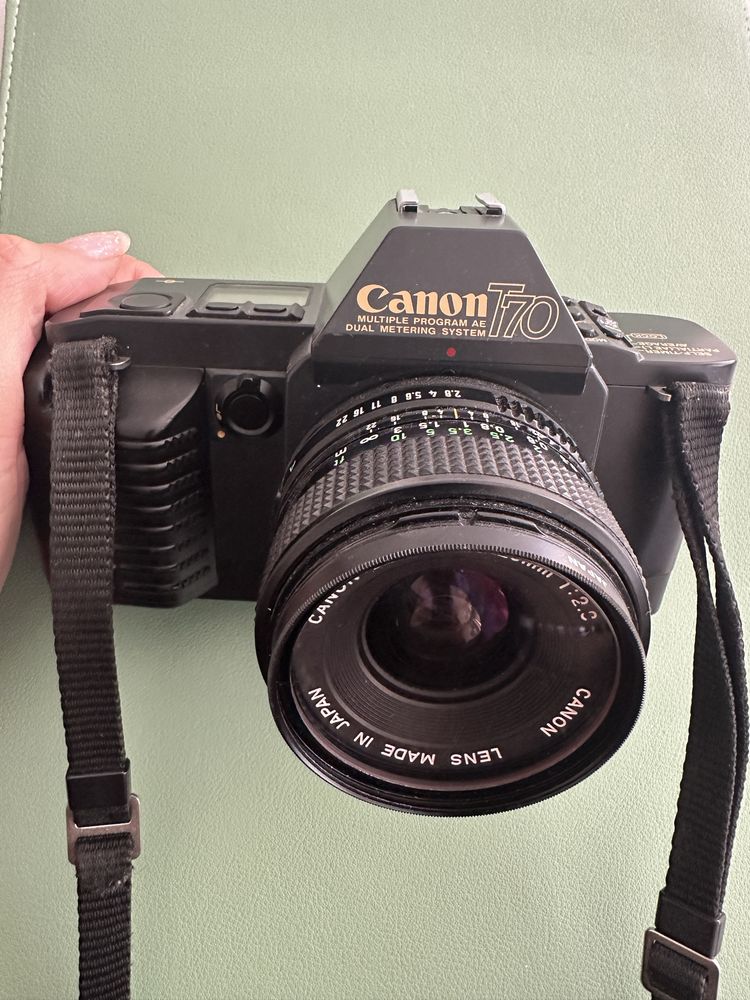 Aparat foto Canon T70