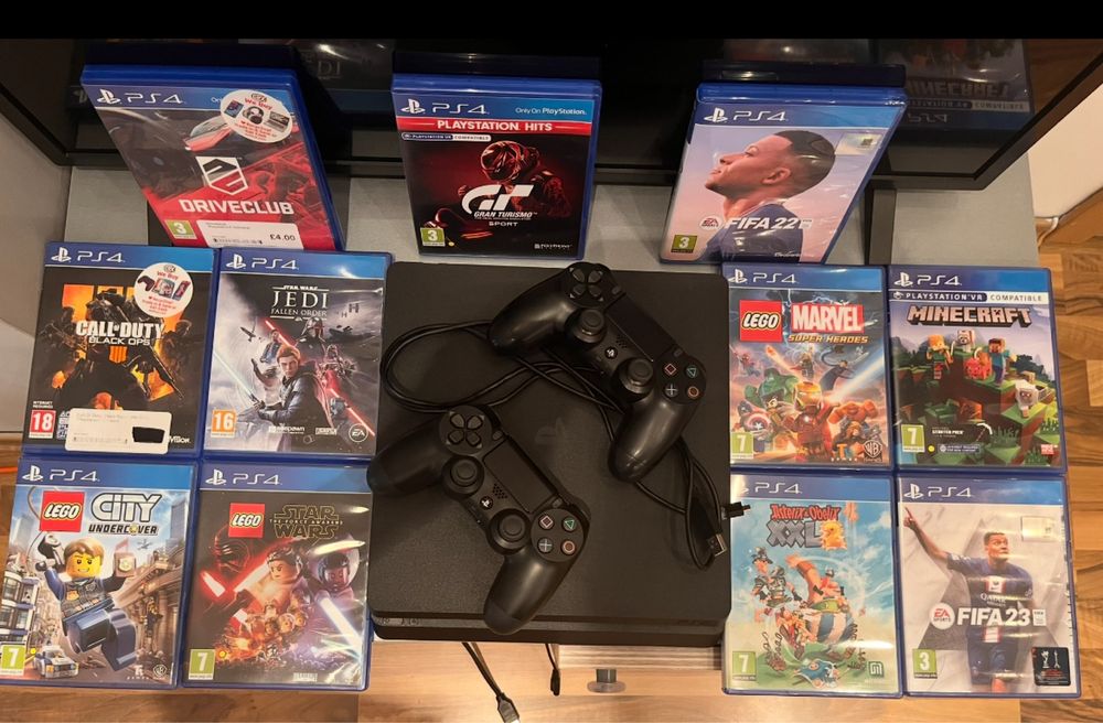 Playstation 4 - с два джойстика + 11 игри