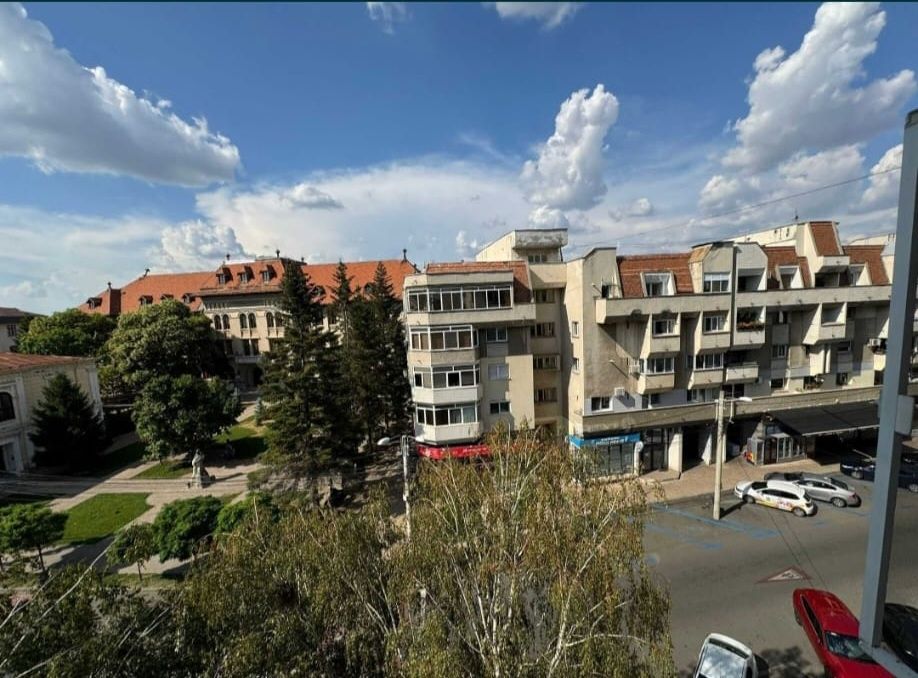 Apartament decomandat 4 camere ultracentral