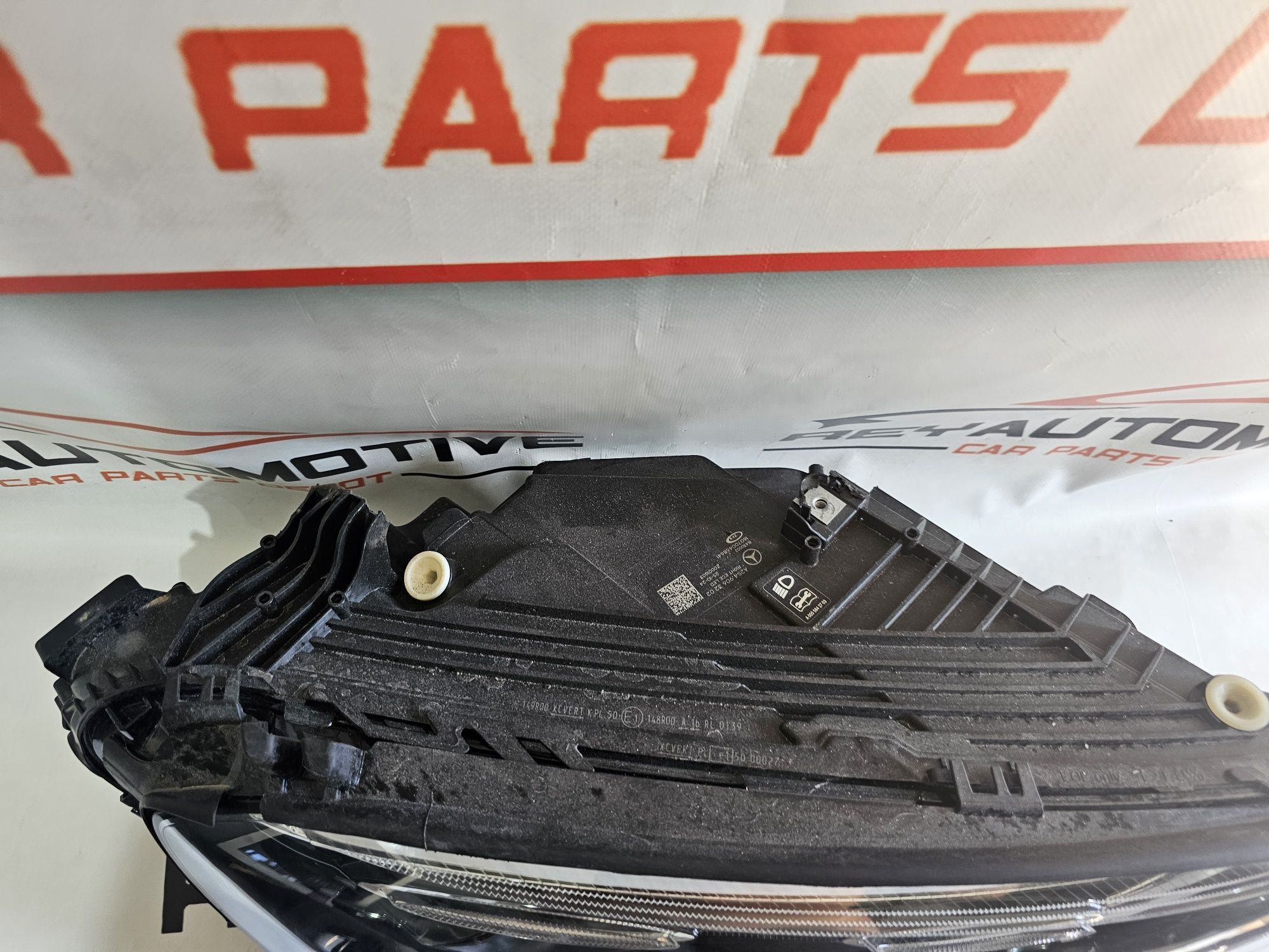 Far dreapta led Mercedes GLC W254 cod A2549063202 avariat