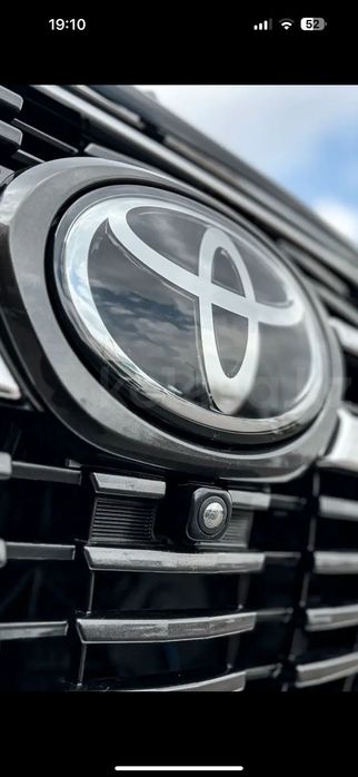 Значок в решетку радиатора Toyota land cruiser 200 lx570