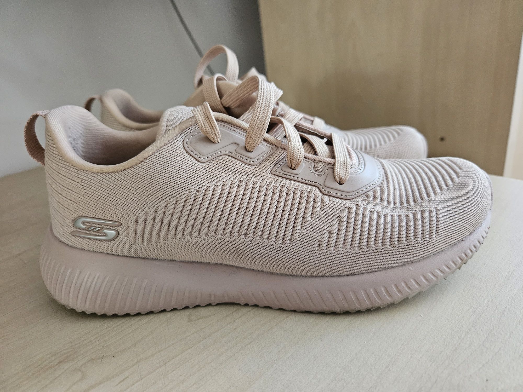 Adidasi Skechers dama