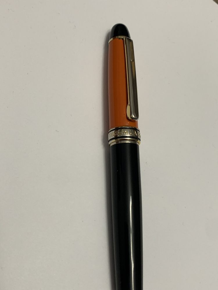 Stilou negru cu portocaliu