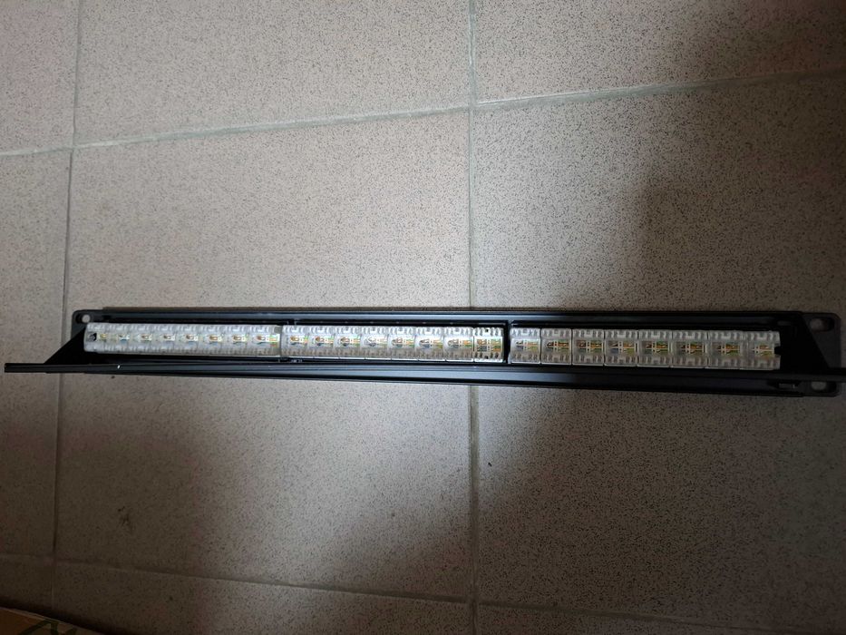 Patch panel RJ45 CAT.5E - 24 de porturi