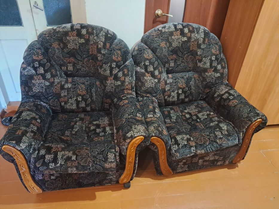Диван и два кресла